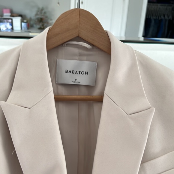 Babaton Aritzia cropped Ella blazer size M, Color Bone - Picture 2 of 6